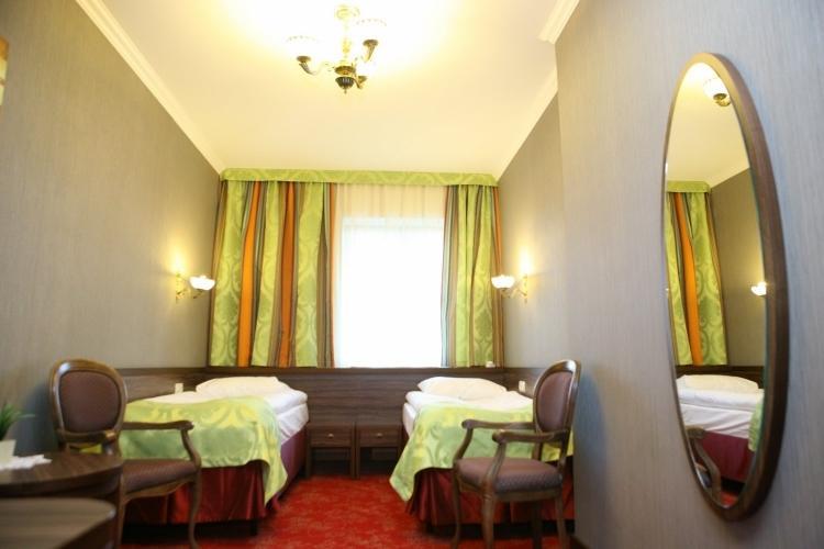 Hotel Złoty Młyn Majków Piotrków Trybunalski Habitación foto